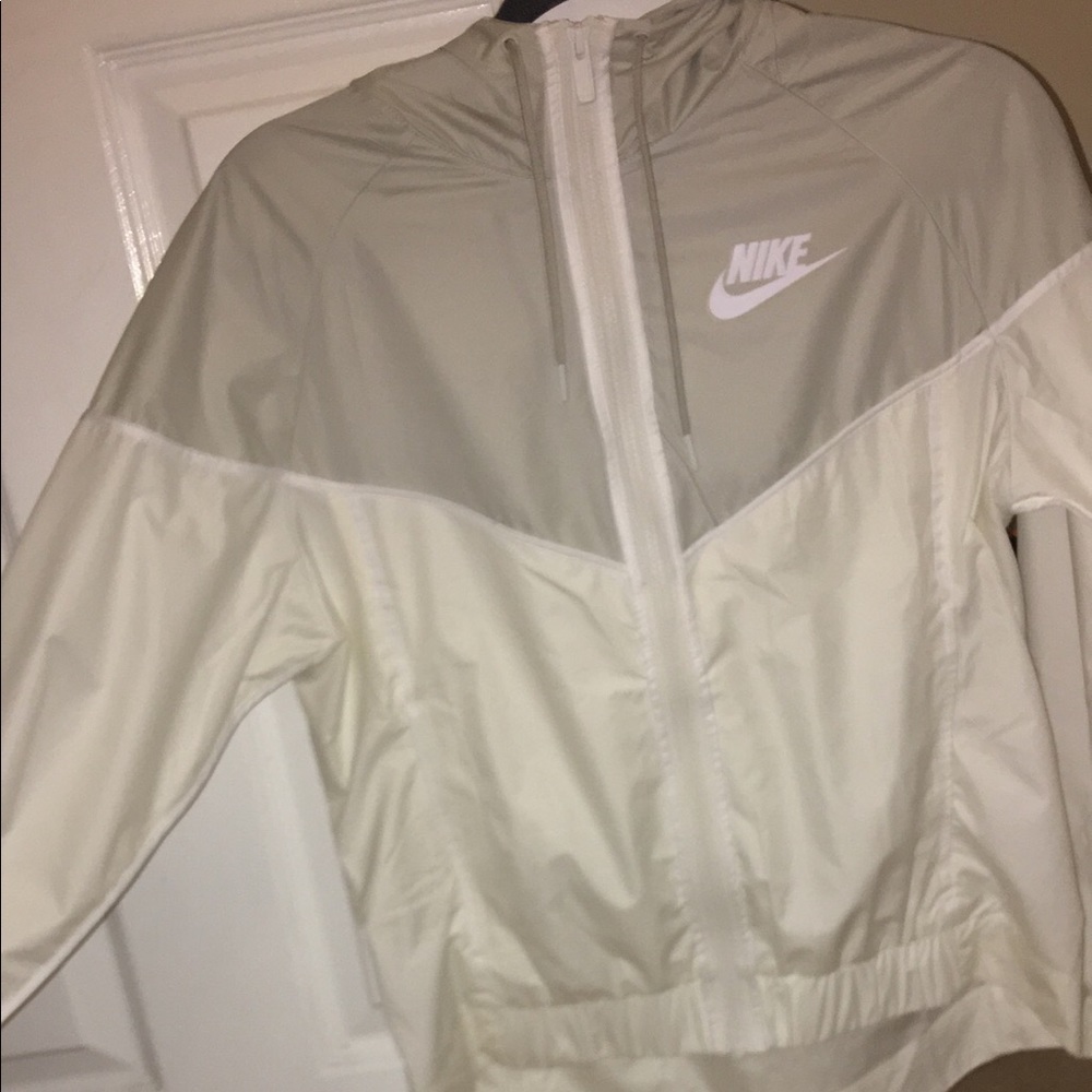 Nike Windbreaker Jacket w/ hood Size Small